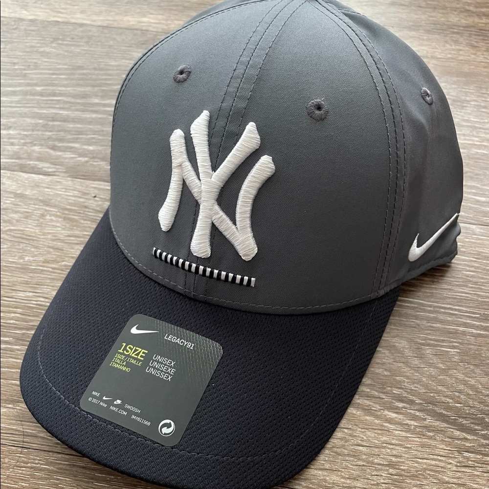 Nike New York Yankees Official Hat Cap Adjustable